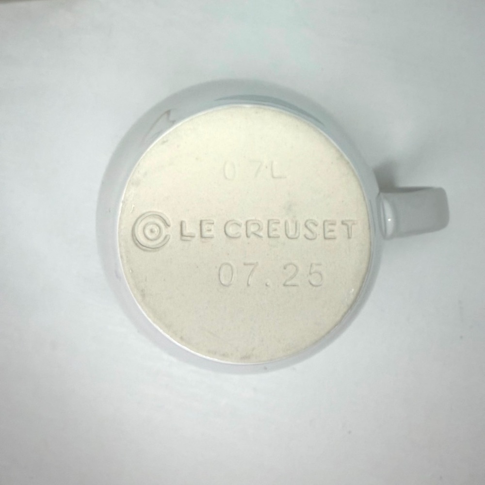 Le Creuset White Pitcher .7 L - Picture 6 of 6